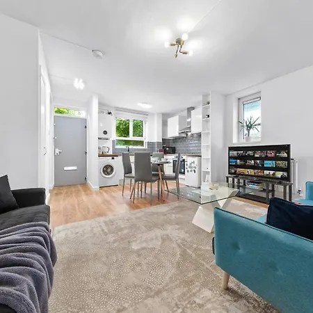 *Brand New 1 Bedroom Flat In Central London*